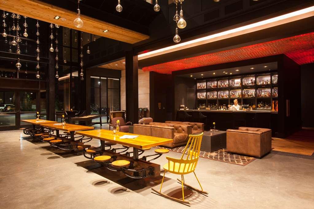 The George, By Valencia Hotel Collection College Station Étterem fotó